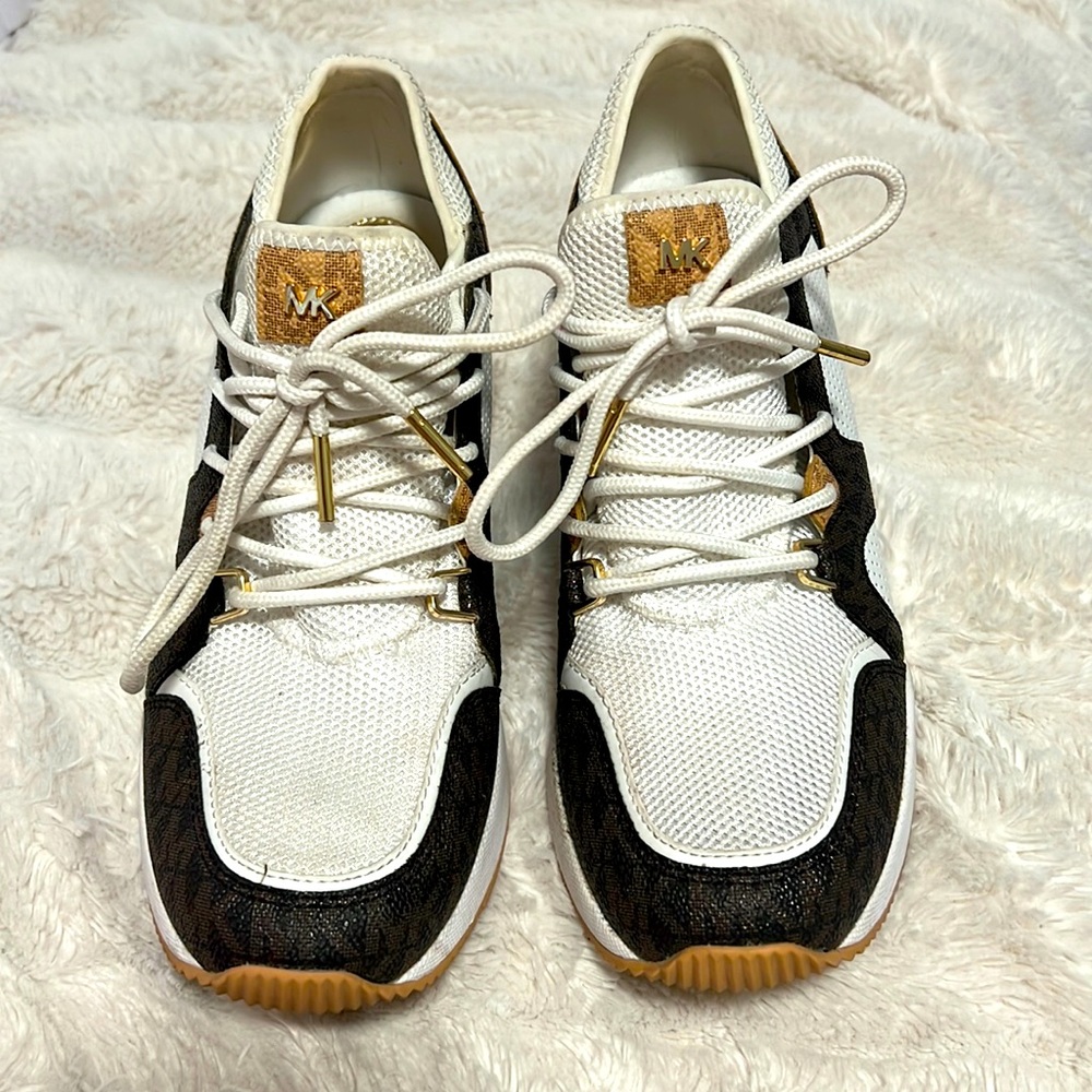 These the cutesttt michael Kors high sneakers!!!